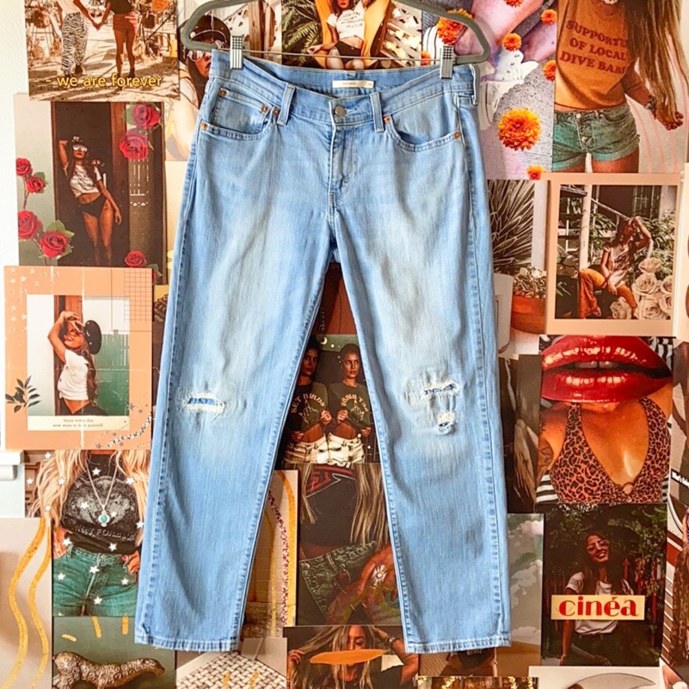 LEVI’S | Boyfriend Distressed Light Wash Crop Jean